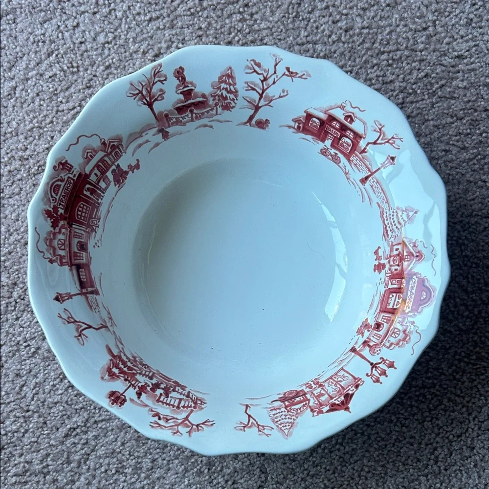 NWT. Sur La Table Italian Red and White Christmas Themed Large Serving Bowl.